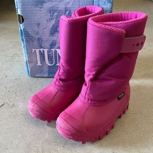 Tundra girls snow boots
